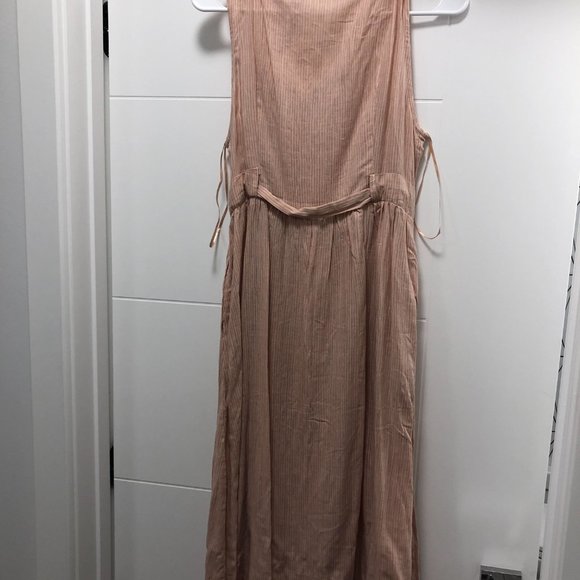 Button-front sleeveless midi-dress in blush, wedding guest dress, romantic - Picture 7 of 7